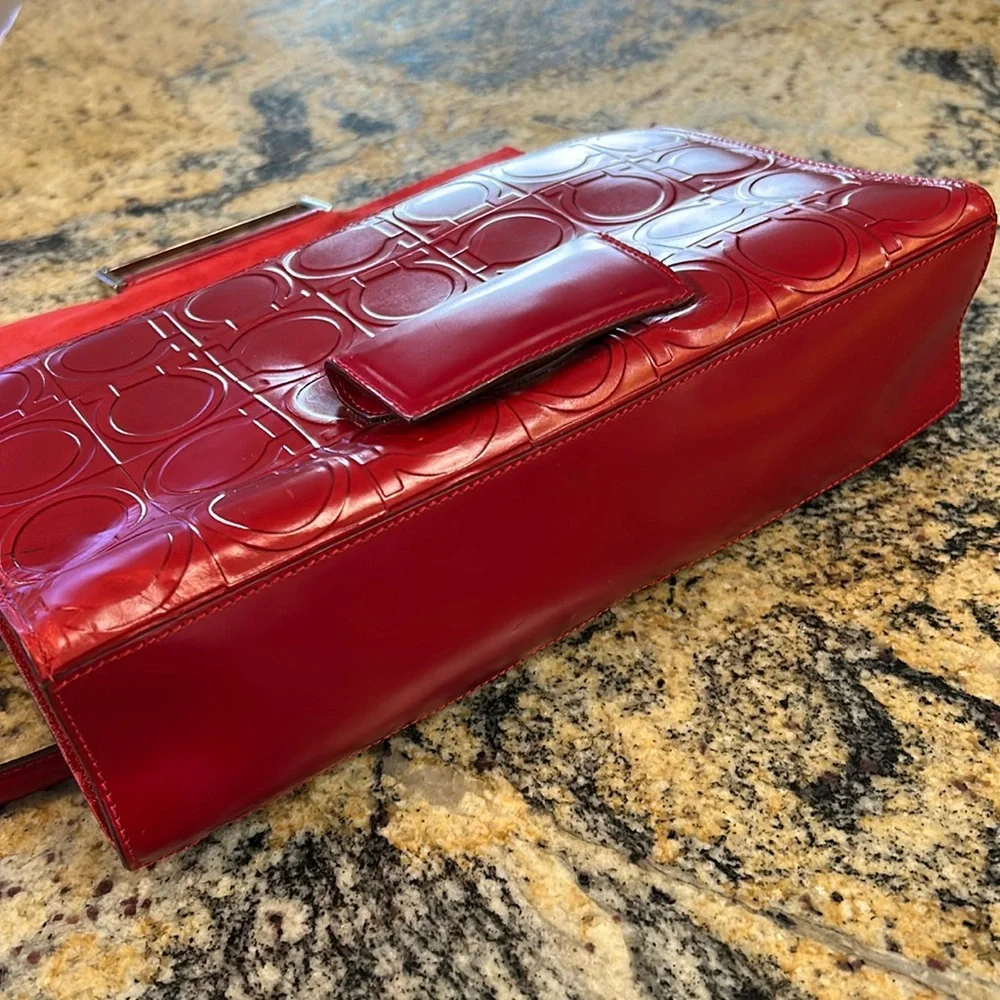 Salvatore Ferragamo Gancini embossed leather bag - Picture 6 of 16